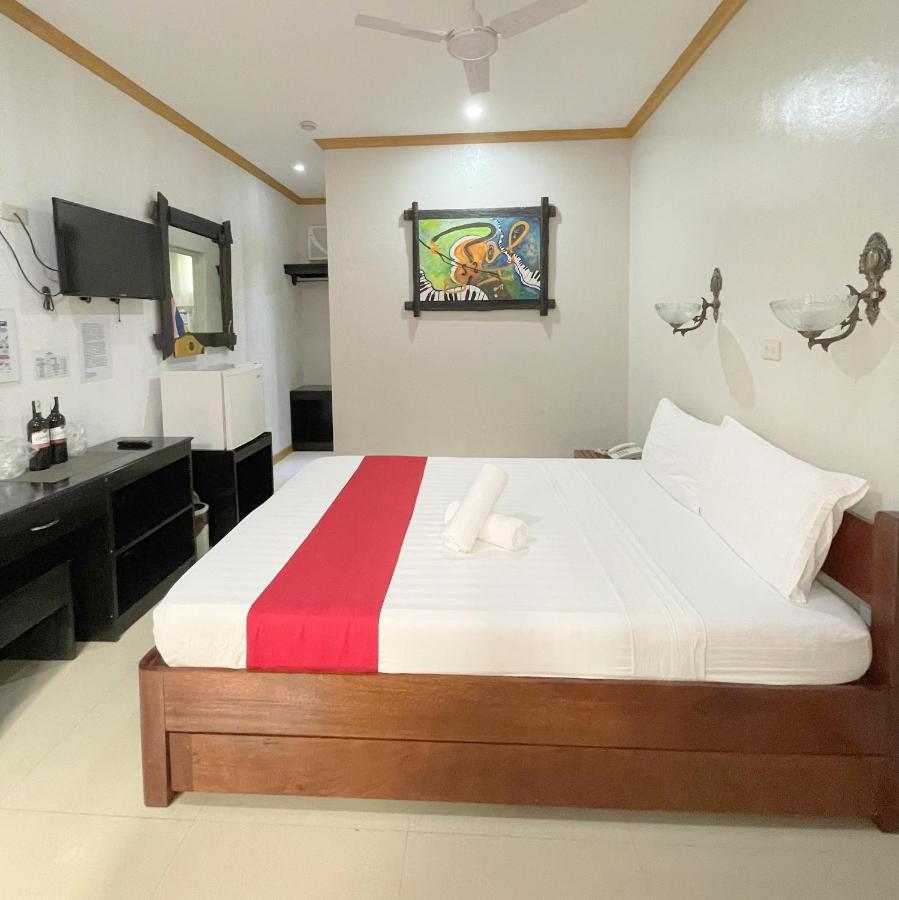 Reddoorz At New Casamila Hotel Palawan プエルト・プリンセサ エクステリア 写真