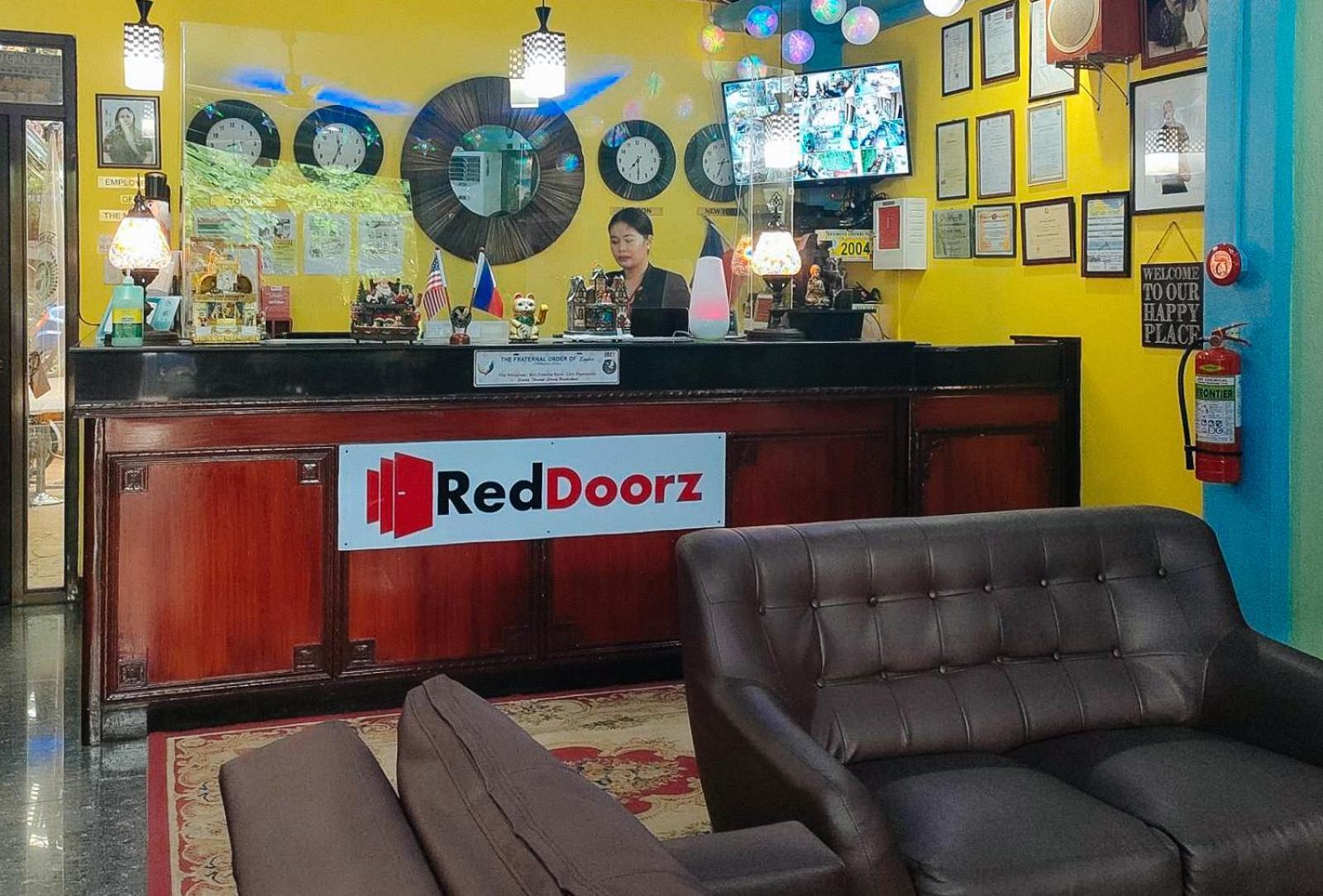 Reddoorz At New Casamila Hotel Palawan プエルト・プリンセサ エクステリア 写真