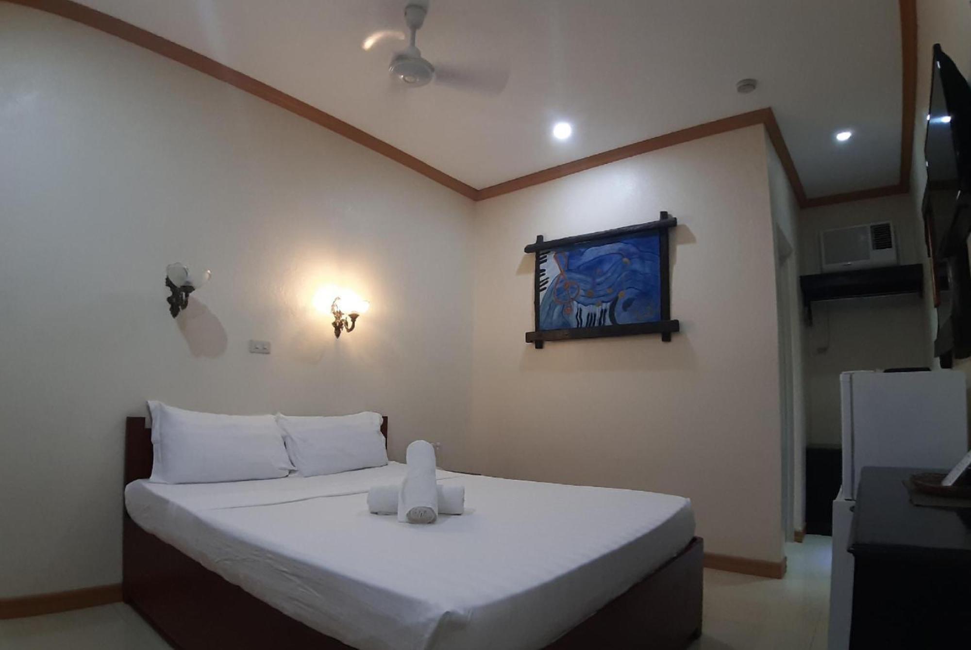Reddoorz At New Casamila Hotel Palawan プエルト・プリンセサ エクステリア 写真