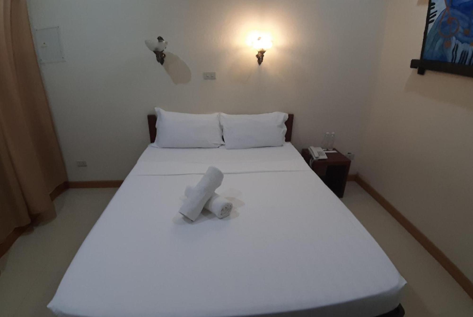 Reddoorz At New Casamila Hotel Palawan プエルト・プリンセサ エクステリア 写真